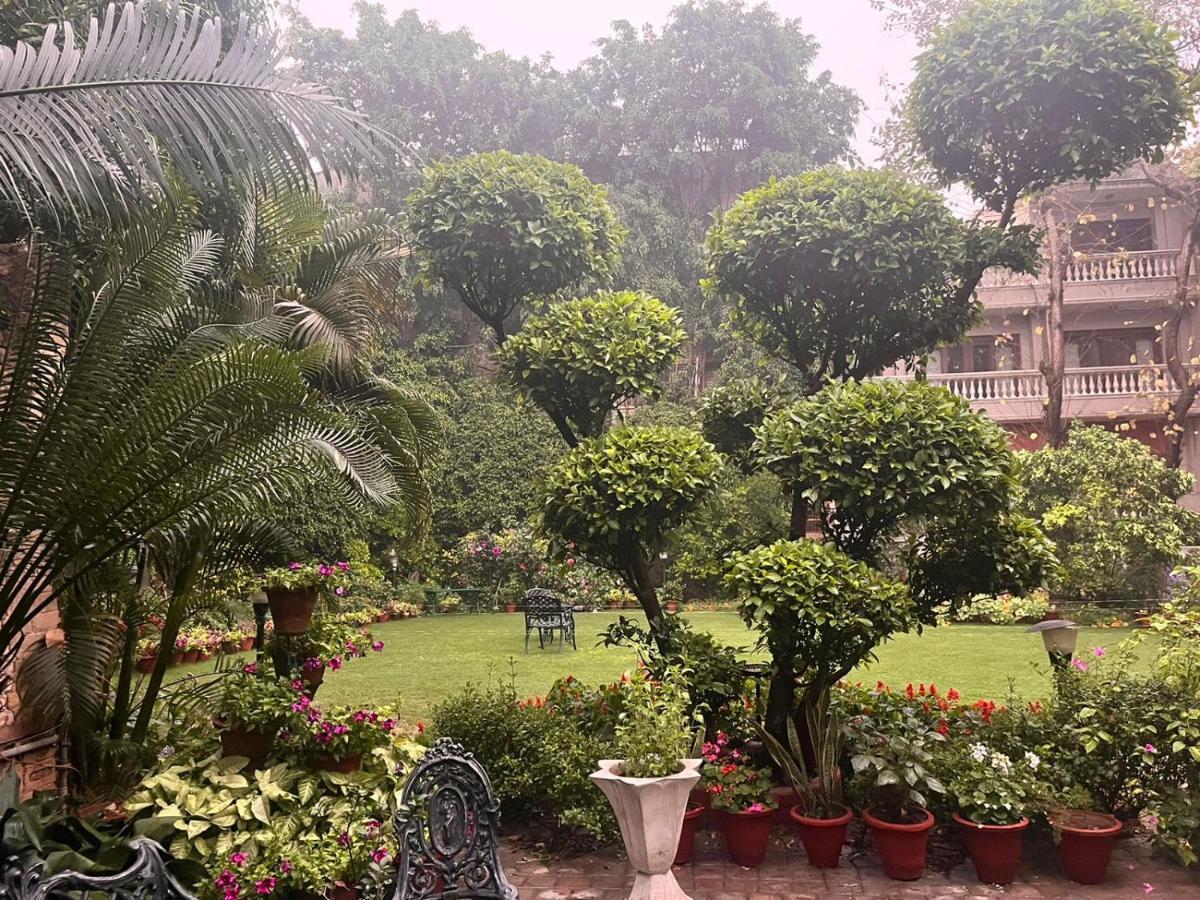 The Estate Villa Nueva Delhi Exterior foto